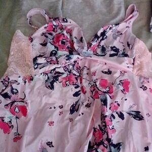 Ladies sleepwear size XL pink multi